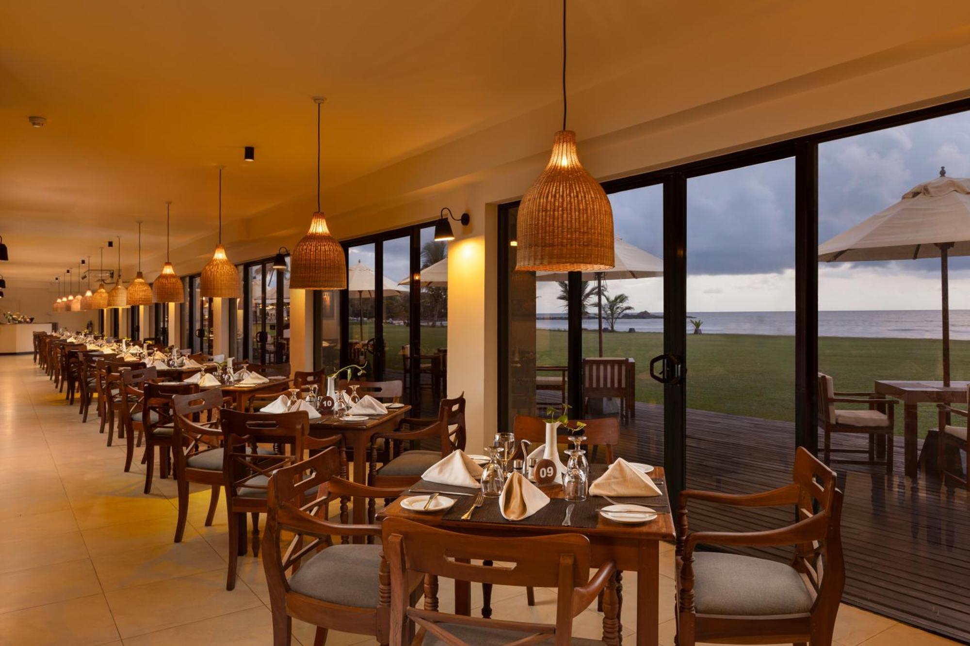 Ekho Surf Hotel Bentota Kültér fotó